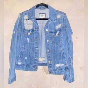 🧚‍♀️3for50$ Distressed denim jacket